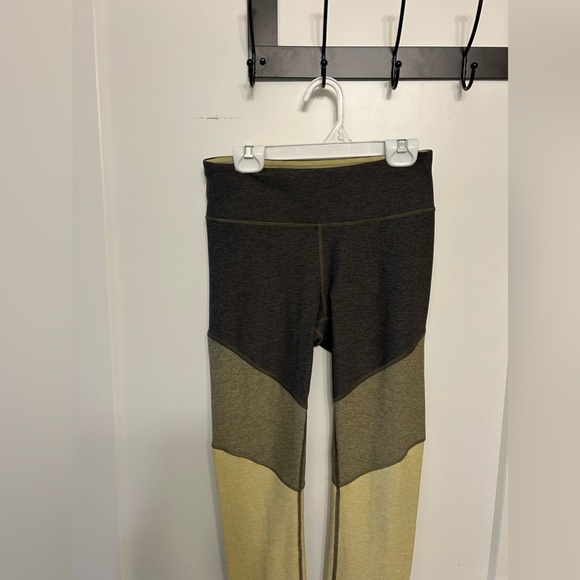 Outdoor Voices 7/8 Springs Leggings in Olive/Willow - Picture 4 of 10
